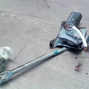 SUZUKI SWIFT 96-05 Ablaktörlő motor hátsó 5 ajtós bontott alkatrész Nézd meg most