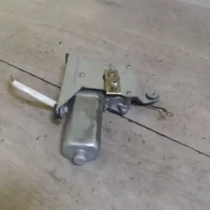 SUZUKI SWIFT 96-05 Ablaktörlő motor hátsó bontott alkatrész Rendeld meg most