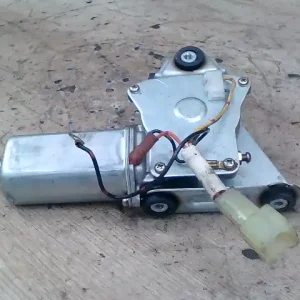 Gyors kiszállítás SUZUKI SWIFT 96-05 Ablaktörlő motor hátsó 3 ajtós bontott alkatrész