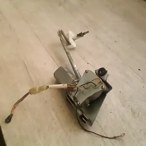 SUZUKI SWIFT 96-05 Ablaktörlő motor hátsó bontott alkatrész Különleges ajánlat