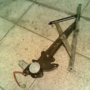 SUZUKI SWIFT 96-05 Jobb első ablakemelő szerkezet elektromos bontott alkatrész Csak ma