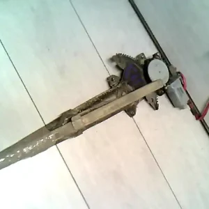 Azonnali szállítás SUZUKI SWIFT 96-05 Jobb első ablakemelő szerkezet elektromos ollós bontott alkatrész