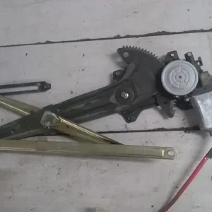 Alacsony ár SUZUKI SWIFT 96-05 Jobb első ablakemelő szerkezet elektromos bontott alkatrész