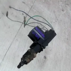 SUZUKI SWIFT 96-05 Központizár motorbal hátsó bontott alkatrész Korlátozott ajánlat