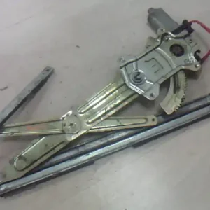 SUZUKI SWIFT 96-05 Jobb első ablakemelő szerkezet elektromos 5 ajtósbontott alkatrész Bestseller