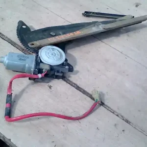 SUZUKI SWIFT 96-05 Jobb első ablakemelő szerkezet elektromos 3 ajtós bontott alkatrész Akció