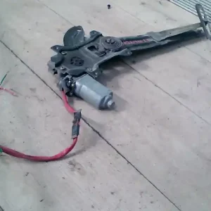 Kedvezményes ár SUZUKI SWIFT 96-05 Jobb első ablakemelő szerkezet elektromos 3 ajtós bontott alkatrész