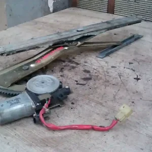 Szuper akció SUZUKI SWIFT 96-05 Jobb első ablakemelő szerkezet elektromos 4 ajtós bontott alkatrész