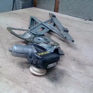 TOYOTA Auris 2007.03.01-2010.02.28 Bal első ablakemelő szerkezet elektromos 5 ajtós bontott alkatrész Csak ma