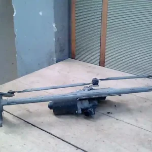 Árengedmény TOYOTA AVENSIS 01-03 Ablaktörlő mechanika motorral első bontott alkatrész