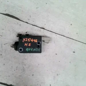 TOYOTA AVENSIS 01-03 Csomagtérajtó központi zár motor 4 ajtós bontott alkatrész Olcsó