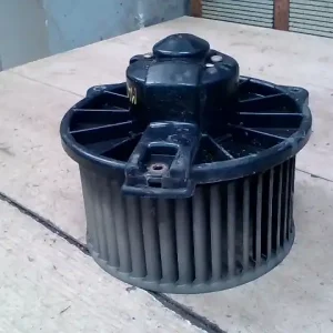 Legnépszerűbb TOYOTA AVENSIS 01-03 Fűtőmotor 2.0d bontott alkatrész