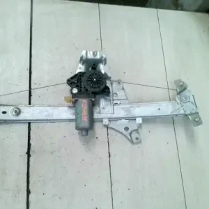 Árengedmény TOYOTA AVENSIS 01-03 Jobb első ablakemelő szerkezet elektromos bontott alkatrész