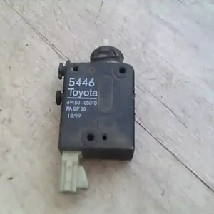 TOYOTA AVENSIS 97-00 Csomagtérajtó központi zár motor bontott alkatrész Expressz szállítás