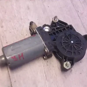 Gyors kiszállítás TOYOTA AVENSIS 97-00 Jobb hátsó ablakemelő motor bontott alkatrész