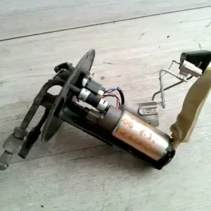 TOYOTA COROLLA 97.05-99.09 üzemanyag szivattyú bontott alkatrész Prémium