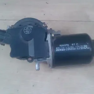 TOYOTA Corolla Verso 02.01.01-04.05.31 Ablaktörlő motor első bontott alkatrész Azonnal elérhető