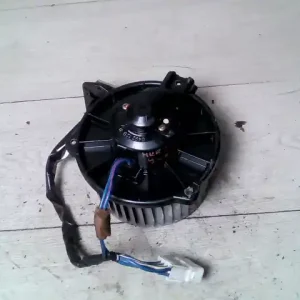 Bestseller TOYOTA YARIS 99.04-05.09 Fűtőmotor bontott alkatrész