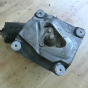 VOLVO V40 Ablaktörlő motor első bontott alkatrész Olcsó