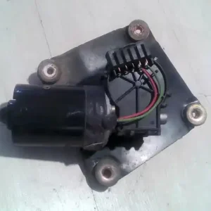 Nézd meg most VOLVO V40 Ablaktörlő motor első bontott alkatrész