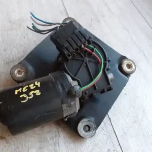 Legkelendőbb VOLVO V40 Ablaktörlő motor első bontott alkatrész