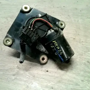 VOLVO V40 Ablaktörlő motor első bontott alkatrész Árengedmény