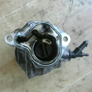 VOLVO V40 Vákuumpumpa bontott alkatrész Árengedmény