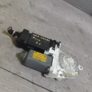 VW BORA Jobb első ablakemelő motor bontott alkatrész Biztonságos vásárlás