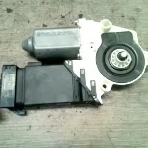 VW BORA Jobb első ablakemelő motor 4 ajtós bontott alkatrész Különleges ajánlat