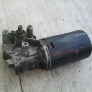 VW GOLF III. 94- Ablaktörlő motor első bontott alkatrész Biztonságos fizetés