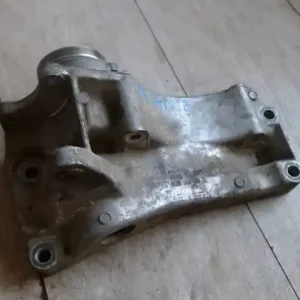 VW GOLF IV. Generátor tartó bak bontott alkatrész Olcsó