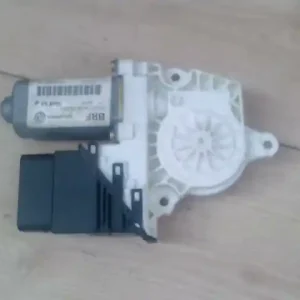 Árengedmény VW GOLF IV. Bal hátsó ablakemelő motor kombi bontott alkatrész