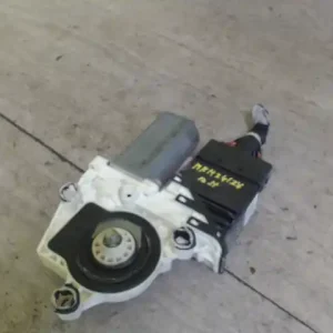 Gyors kiszállítás VW GOLF IV. Bal hátsó ablakemelő motor 5 ajtós bontott alkatrész