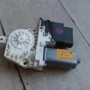 VW GOLF IV. Bal hátsó ablakemelő motor bontott alkatrész Gyors kiszállítás