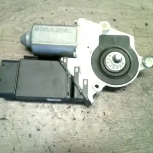 Vásárlói kedvenc VW GOLF IV. Jobb első ablakemelő motor 5 ajtós, ferdehátú bontott alkatrész