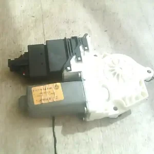 Végkiárusítás VW GOLF IV. Jobb hátsó ablakemelő motor bontott alkatrész