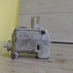 VW GOLF IV. Központizár motor tankajtóhoz 1.6 i bontott alkatrész Csak ma