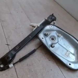 VW Jetta 2005.05 - 2010.12 Jobb hátsó ablakemelő szerkezet elektromos motor nélkül bontott alkatrész Olcsóbb