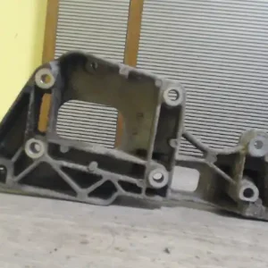 Azonnali szállítás VW Golf V. 2003.10 - 2008.09 Generátor tartó bak 1.6 i bontott alkatrész