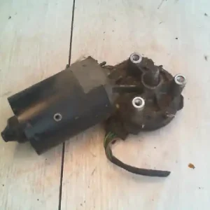 Végkiárusítás VW PASSAT 93-96 Ablaktörlő motor első bontott alkatrész