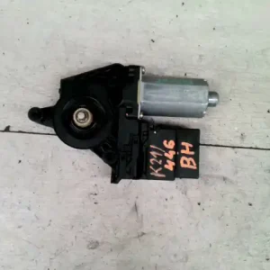 Kiárusítás VW PASSAT 96.10-00.10 B5 Bal hátsó ablakemelő motor kombi bontott alkatrész