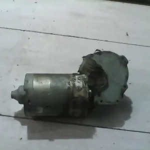 Vedd meg online VW POLO II. 91-94 Ablaktörlő motor első bontott alkatrész