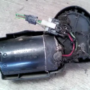 VW POLO III. 94-99 Ablaktörlő motor első bontott alkatrész Rendeld meg most