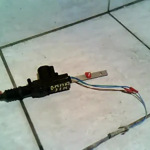 VW POLO IV. 99-02 Jobb első ajtózár motor bontott alkatrész Kihagyhatatlan ajánlat