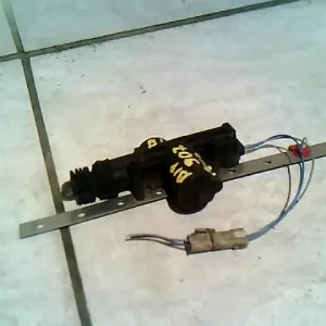 VW POLO IV. 99-02 Bal hátsó ajtózár motor bontott alkatrész Akció