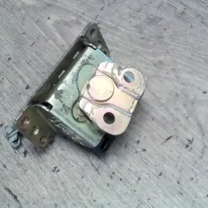 Utolsó esély OPEL VECTRA B 99-01 Csomagtérajtó zárszerkezet kombi bontott alkatrész