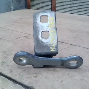 Szezonális akció OPEL VECTRA C 01-05 Bal első felső ajtózsanér 4 ajtós bontott alkatrész