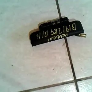 Alacsony ár PEUGEOT 106 96- Bal hátsó külső kilincs bontott alkatrész