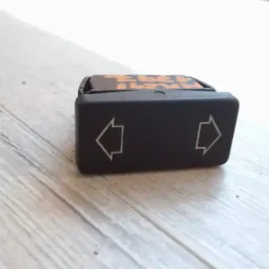 Azonnal elérhető PEUGEOT 106 96- Jobb első ablakemelő kapcsoló bontott alkatrész