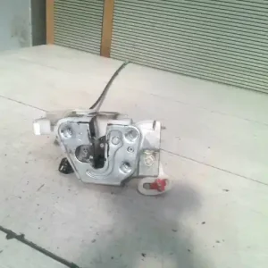 Ajánlat PEUGEOT 107 2005.03.01-2012.03.31 Bal első ajtó zárszerkezet mechanikus bontott alkatrész